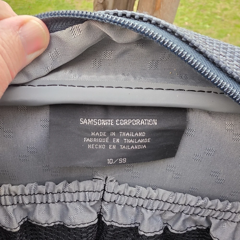 Samsonite Multi Compartment Black Laptop Messenger Bag Padded Shoulder Strap